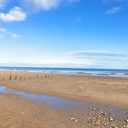 The * Sandsend